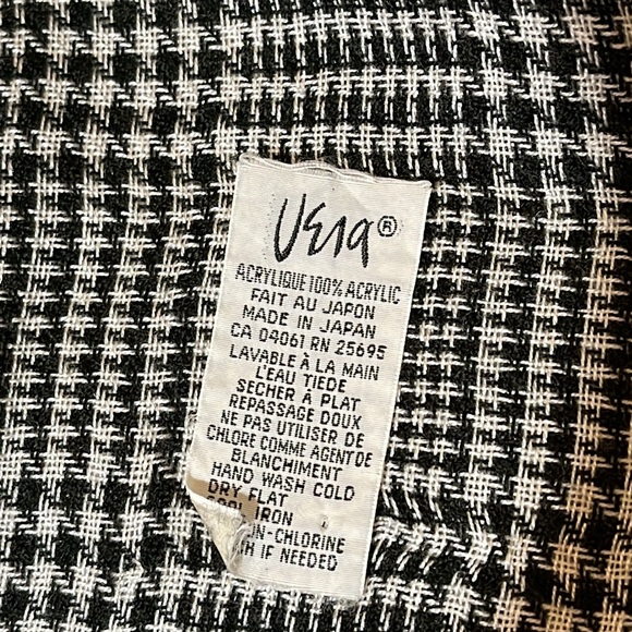 VERA NEUMANN DESIGNER SCARF (Black & White) Houndstooth Design.  MADE IN JAPAN - Picture 3 of 5